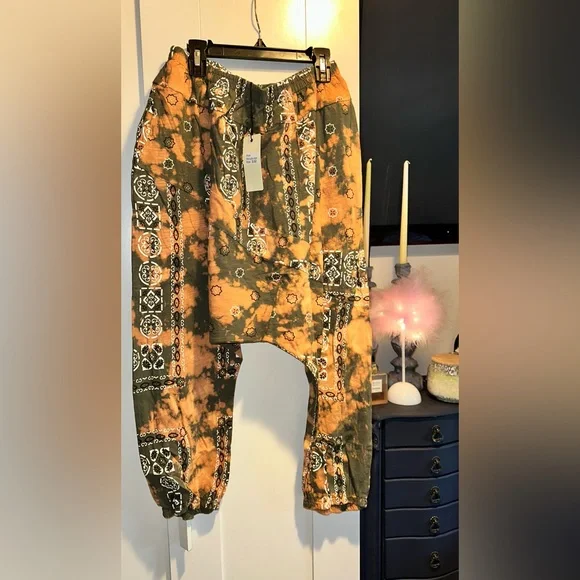 NWT Jaded Gypsy FROM HERE AND BEYOND PANTS BLEACHED OLIVE BANDANA - Picture 2 of 7